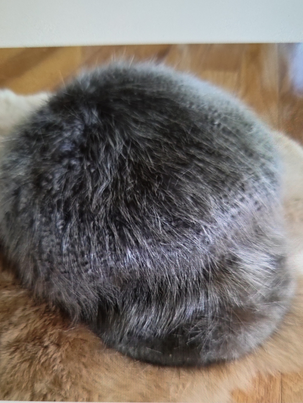 Plush Gray Cat Bed - Soft Furry Pet Cushion